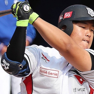 KT Wiz take No. 1 spot after sweeping Hanwha Eagles