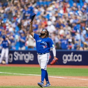 Blue Jays same-game parlay predictions vs. Phillies Aug. 15: Bet on Toronto  and the under