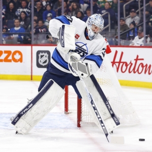 Winnipeg Jets beat Vancouver Canucks 4-2