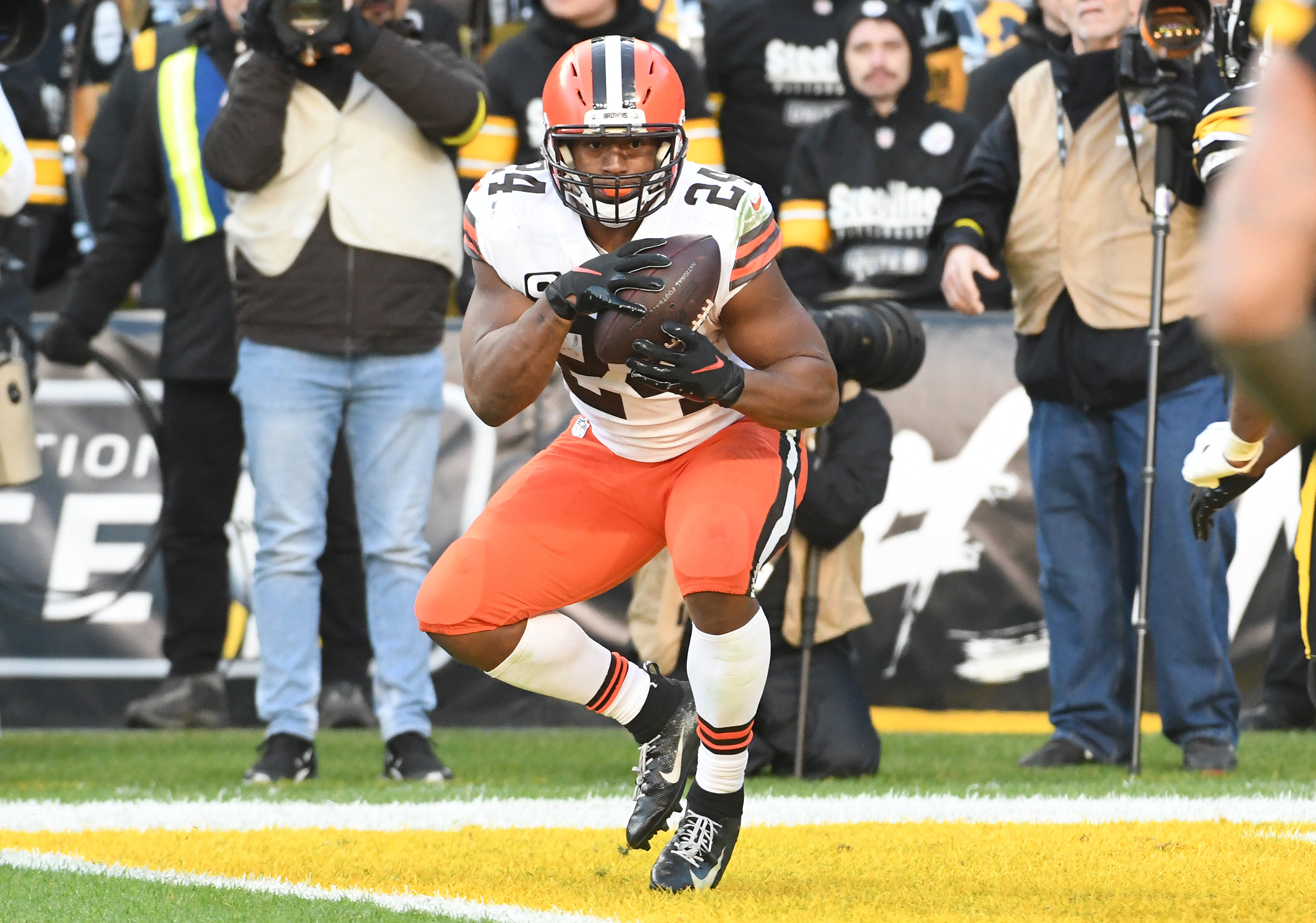 Browns' odds plummet with Nick Chubb out for season, Sports