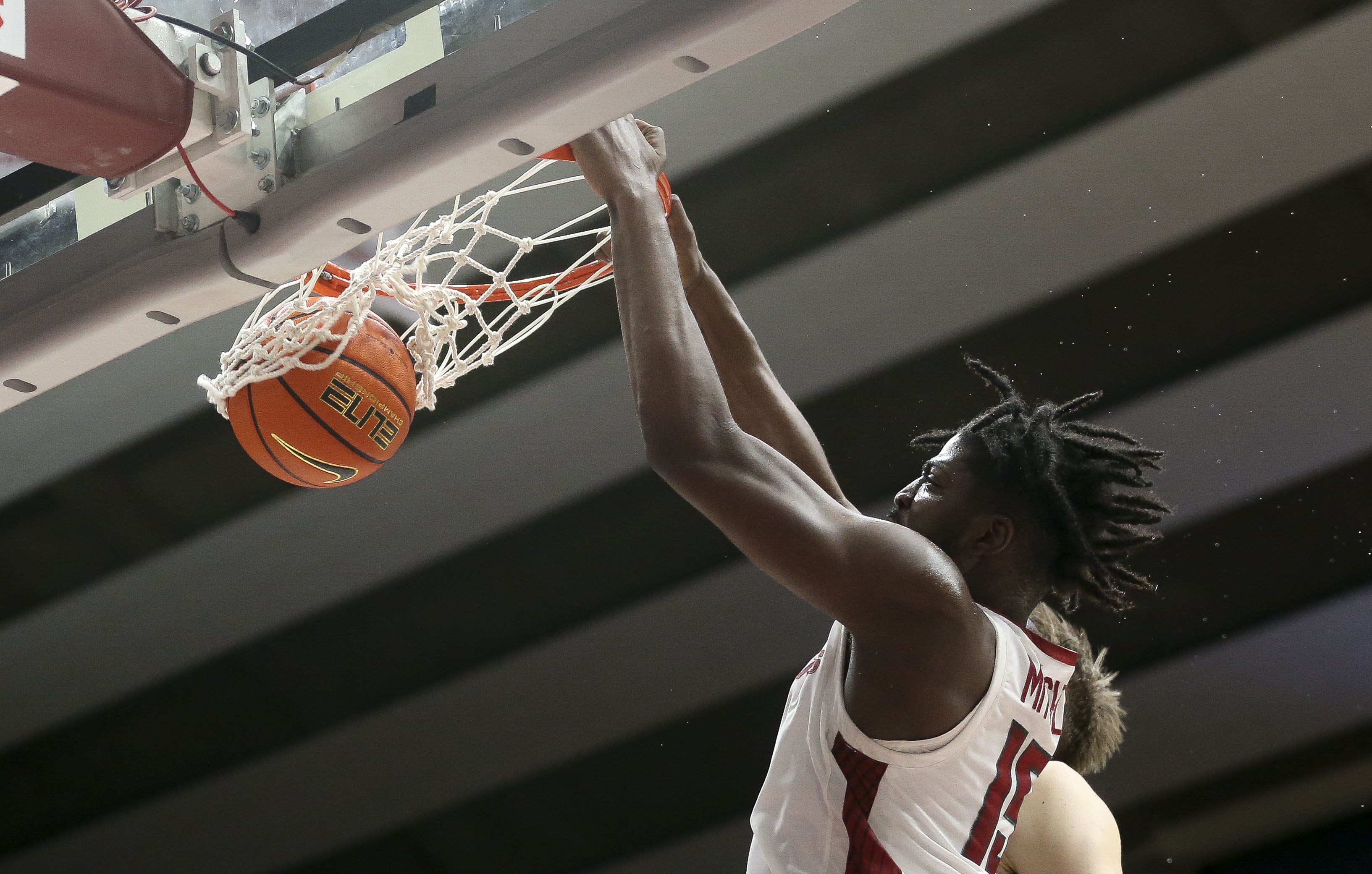 Arkansas Razorbacks basketball predictions Makhi Mitchell