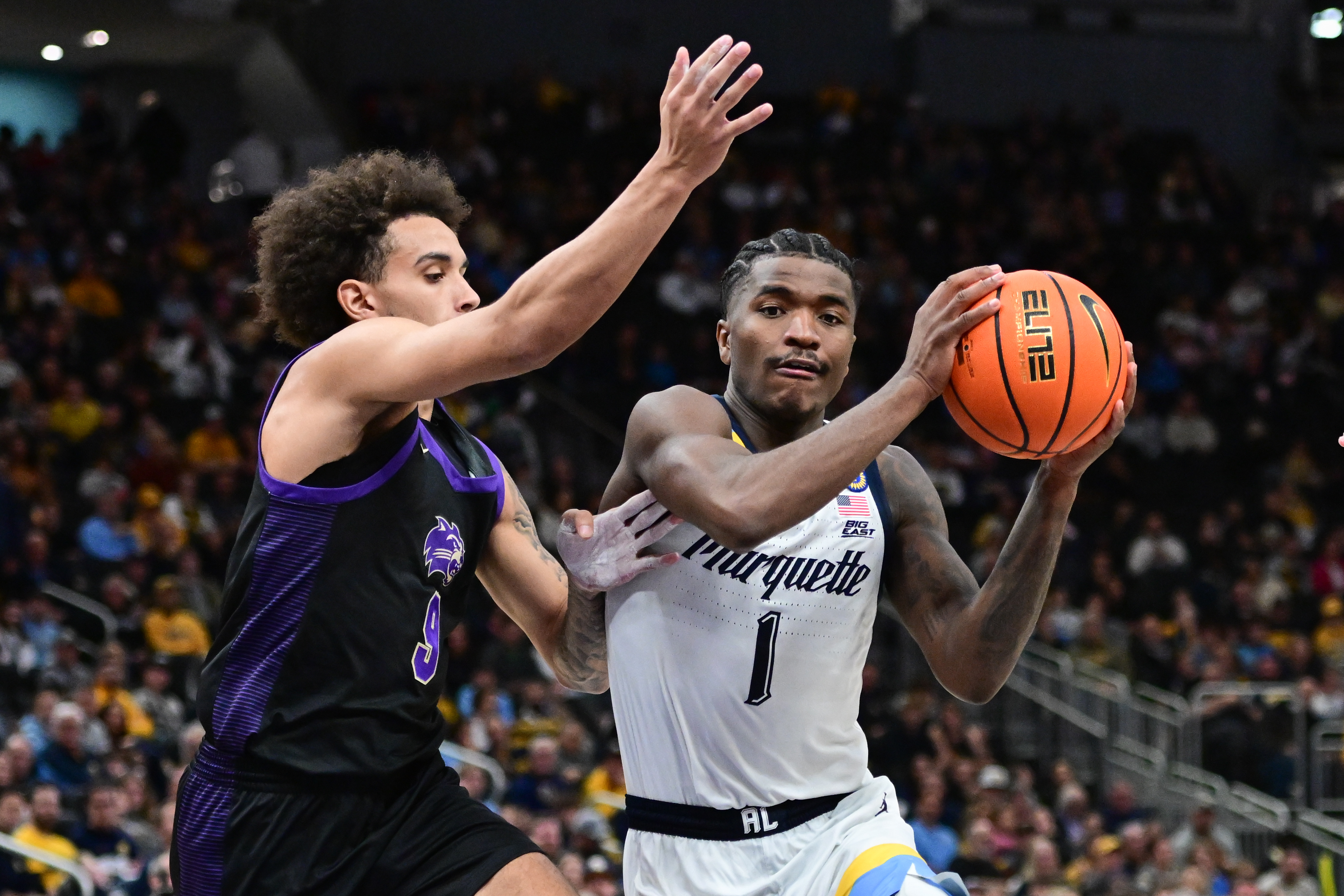 College basketball hot and cold ATS and over under Kam Jones Marquette Golden Eagles