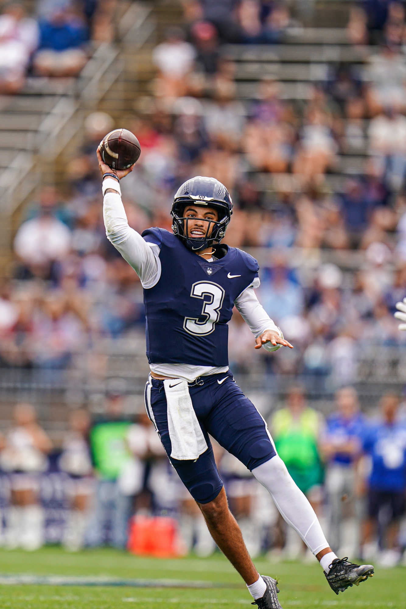 college football picks Nick Evers Connecticut Huskies predictions best bet odds