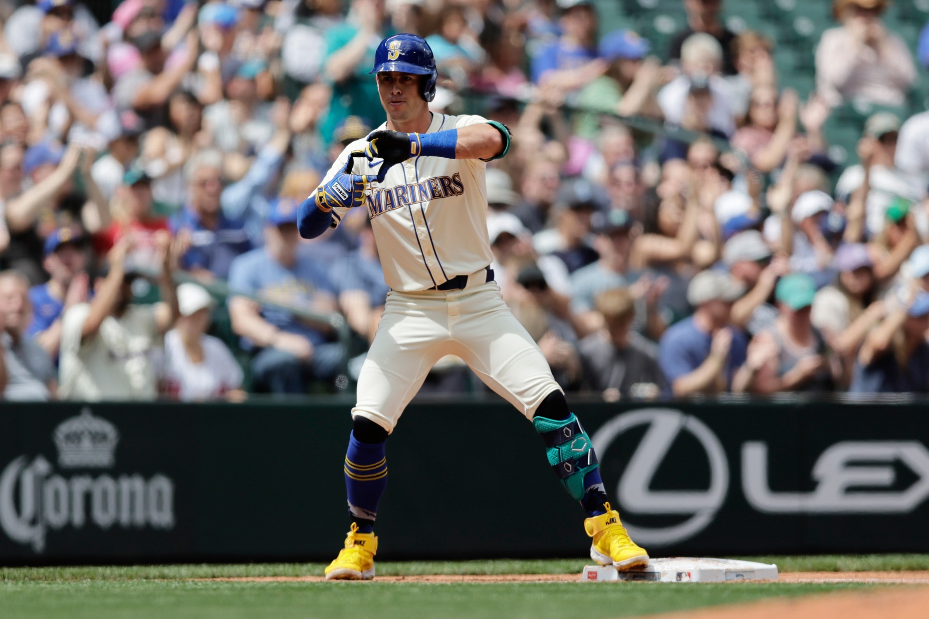 mlb picks Dylan Moore Seattle Mariners predictions best bet odds