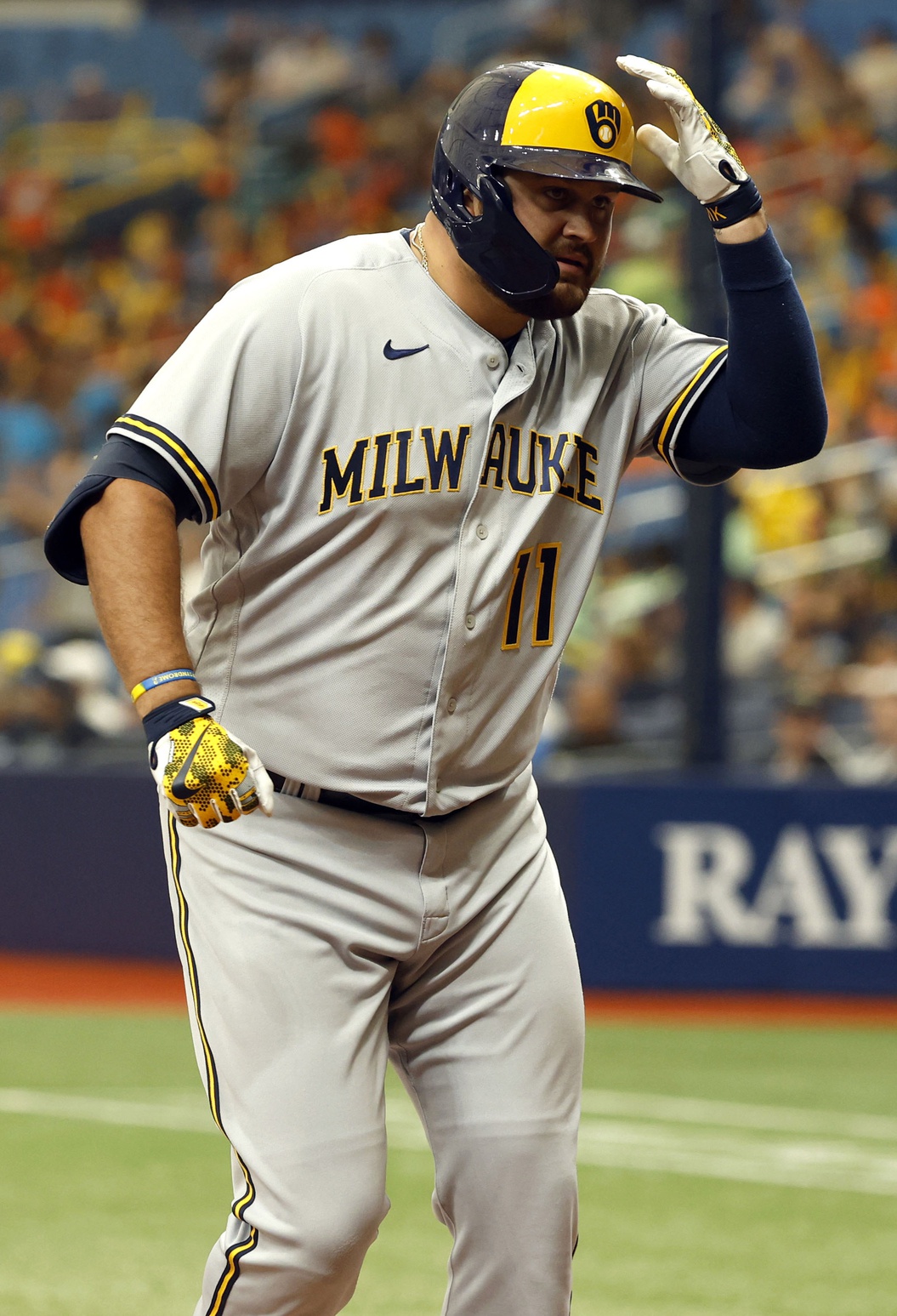 brewers yellow uniforms