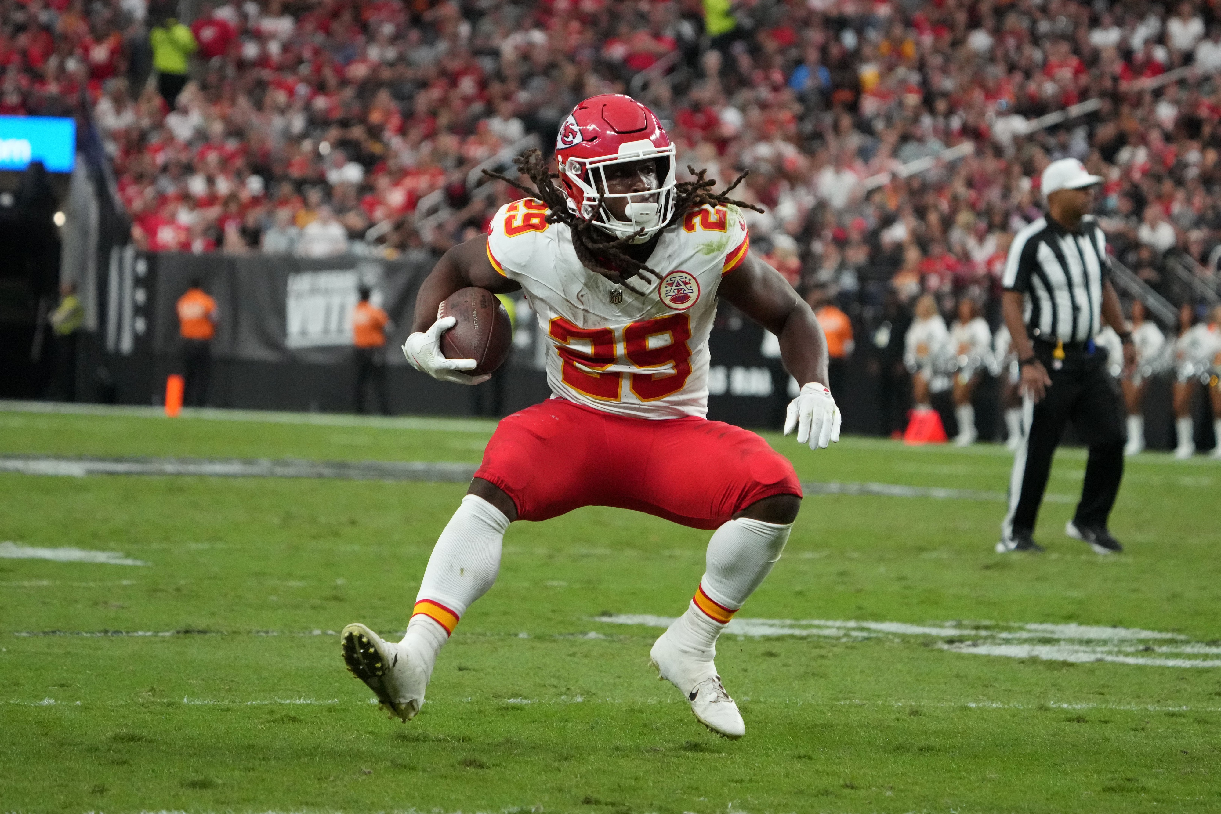 Monday Night Football picks for Tampa Bay Buccaneers vs Kansas City Chiefs Kareem Hunt