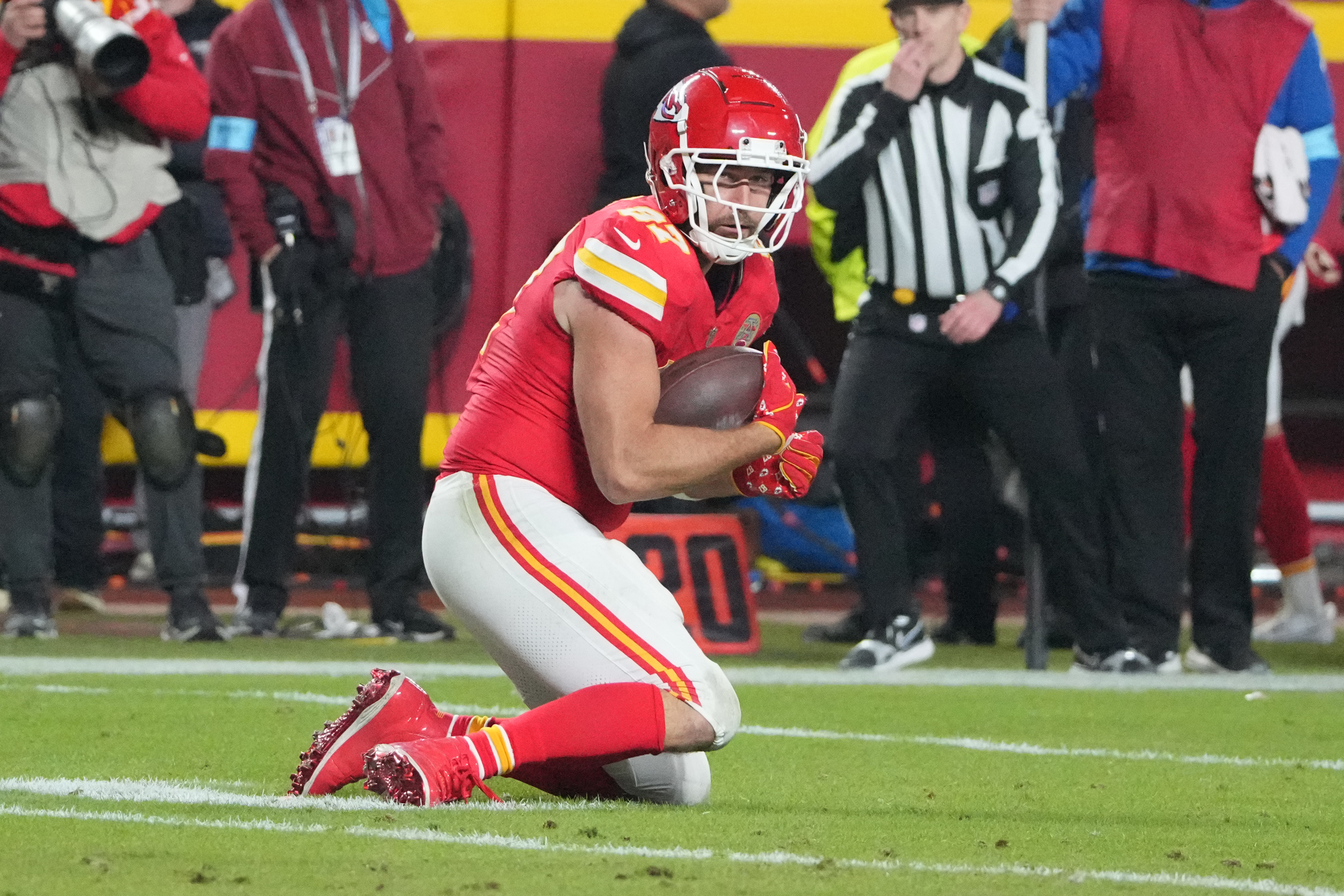 NFL confidence pool picks Week 16 Travis Kelce Kansas City Chiefs