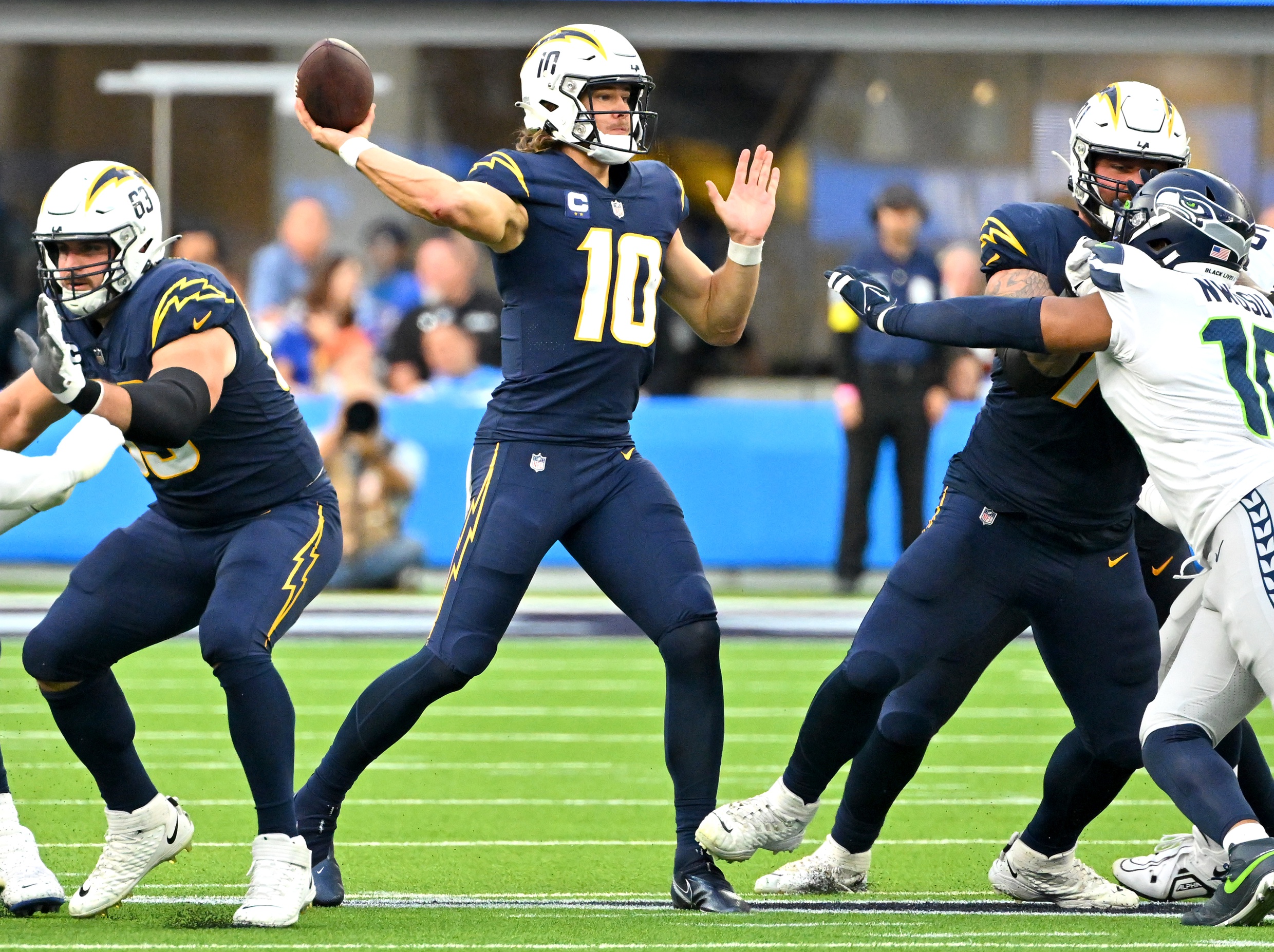 Tennessee Titans vs Los Angeles Chargers Prediction, 12/18/2022