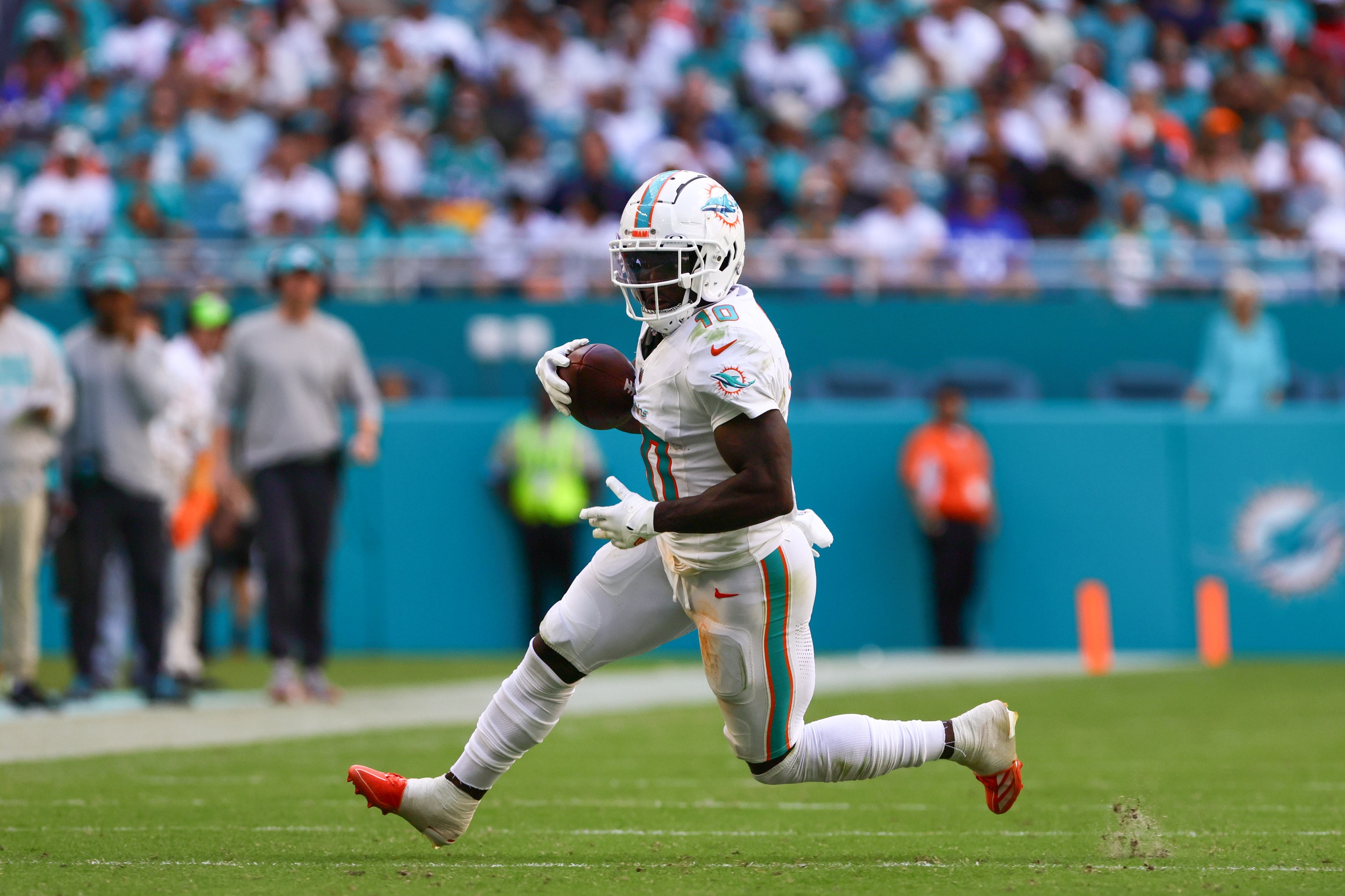 nfl picks Tyreek Hill Miami Dolphins predictions best bet odds