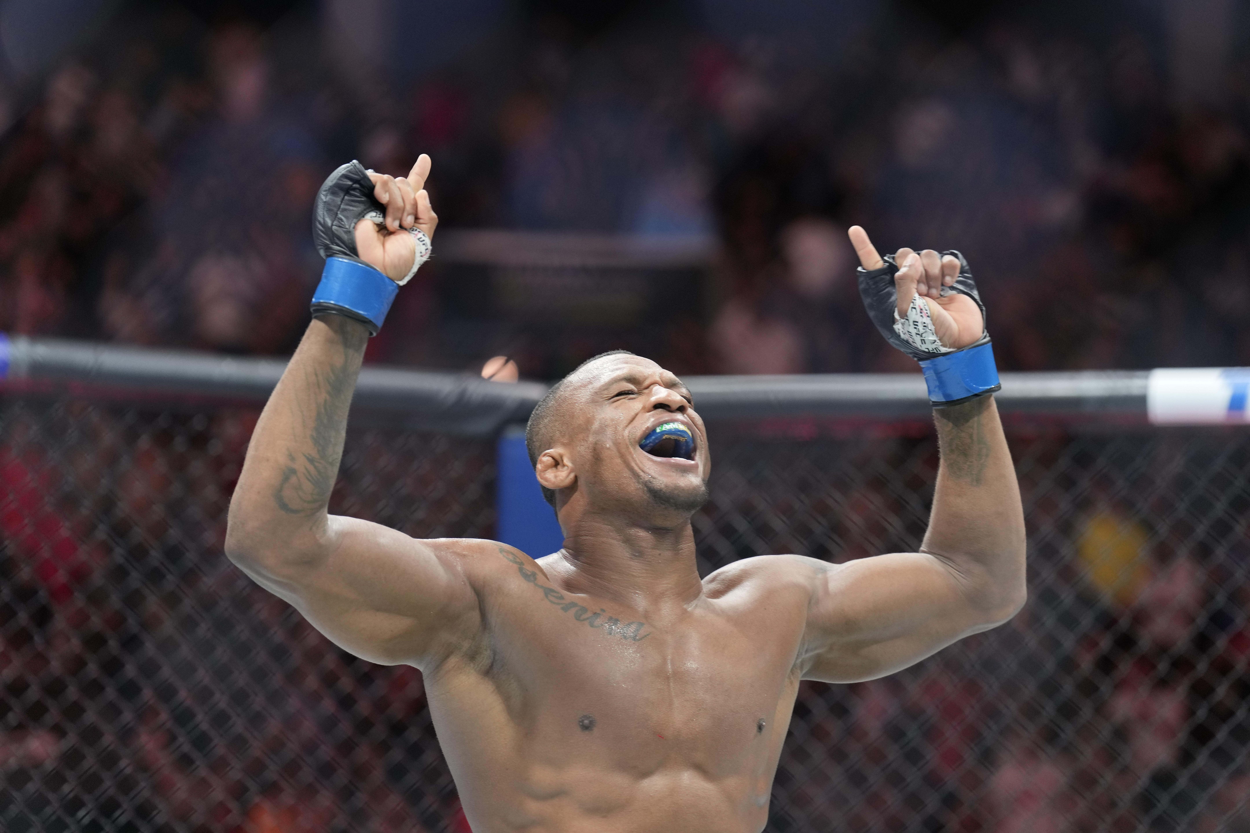 Jailton Almeida vs Derrick Lewis Pick, 11/4/2023 Predictions UFC Sao Paulo Odds