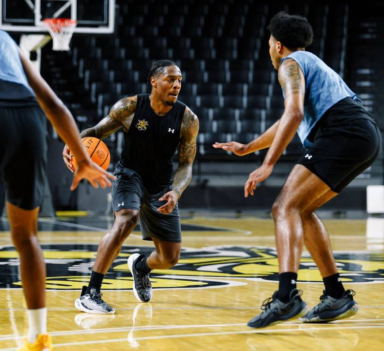 college basketball picks Justin Hill Wichita State Shockers predictions best bet odds