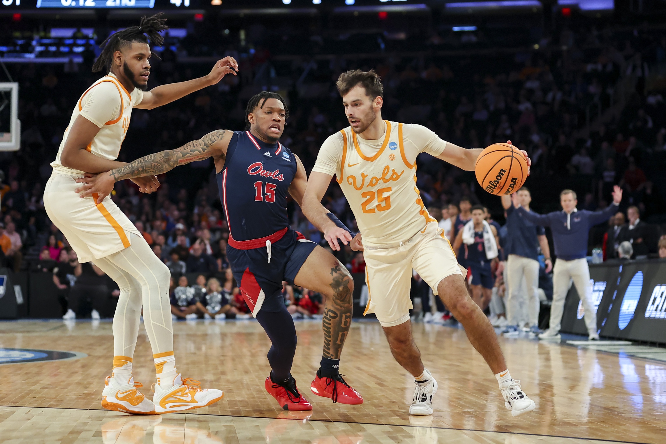 Wofford Terriers vs Tennessee Volunteers Prediction, 11/14/2023 College Basketball Picks, Best Bets & Odds