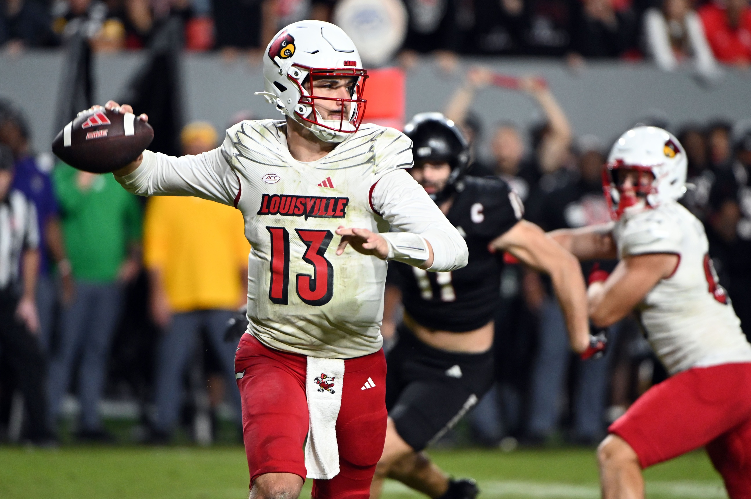 Virginia Tech Hokies vs Louisville Cardinals Prediction, 11/4/2023 College Football Picks, Best Bets  & Odds