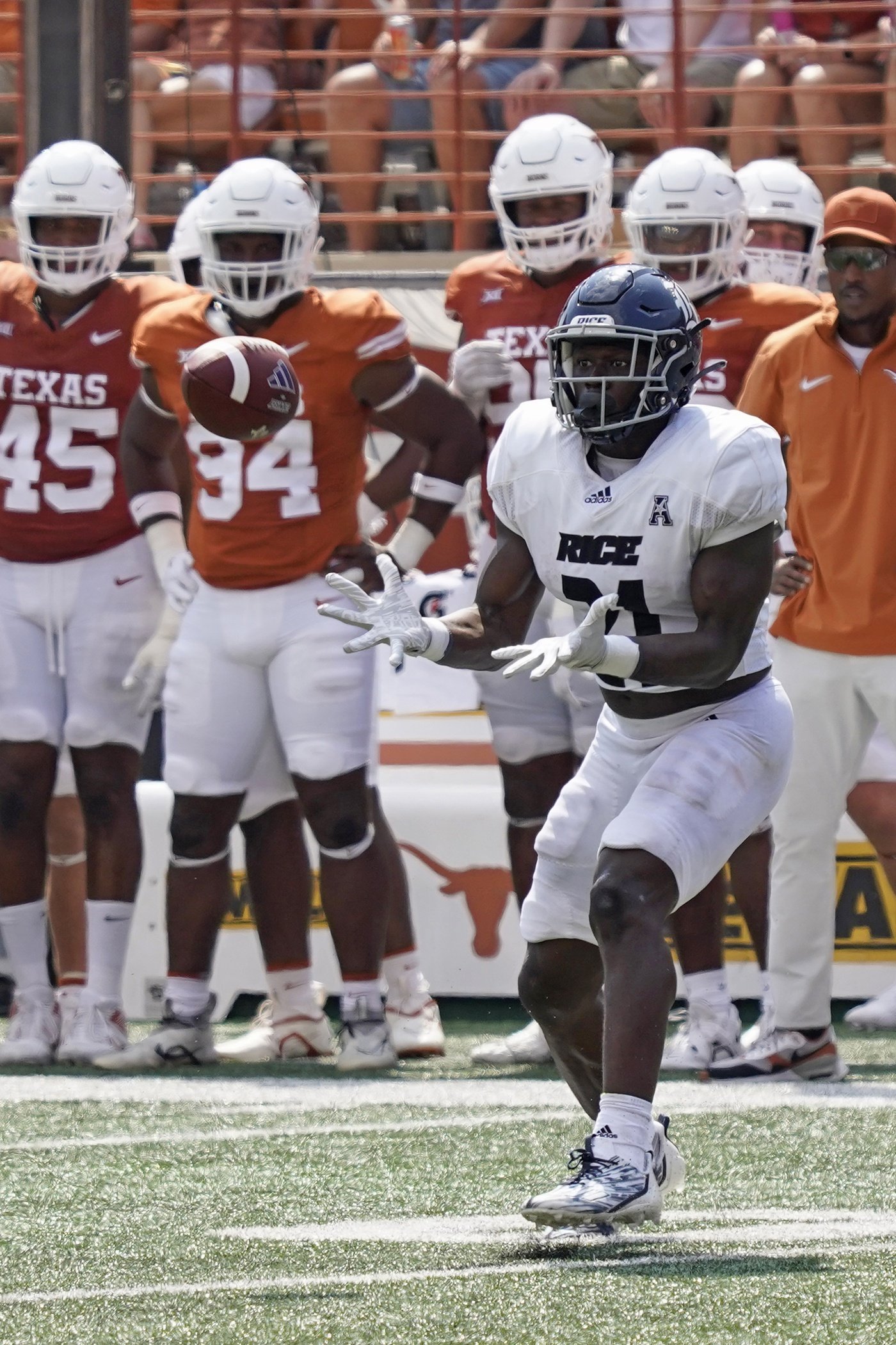 Expert score predictions for No. 11 Texas vs. Rice in Week 1