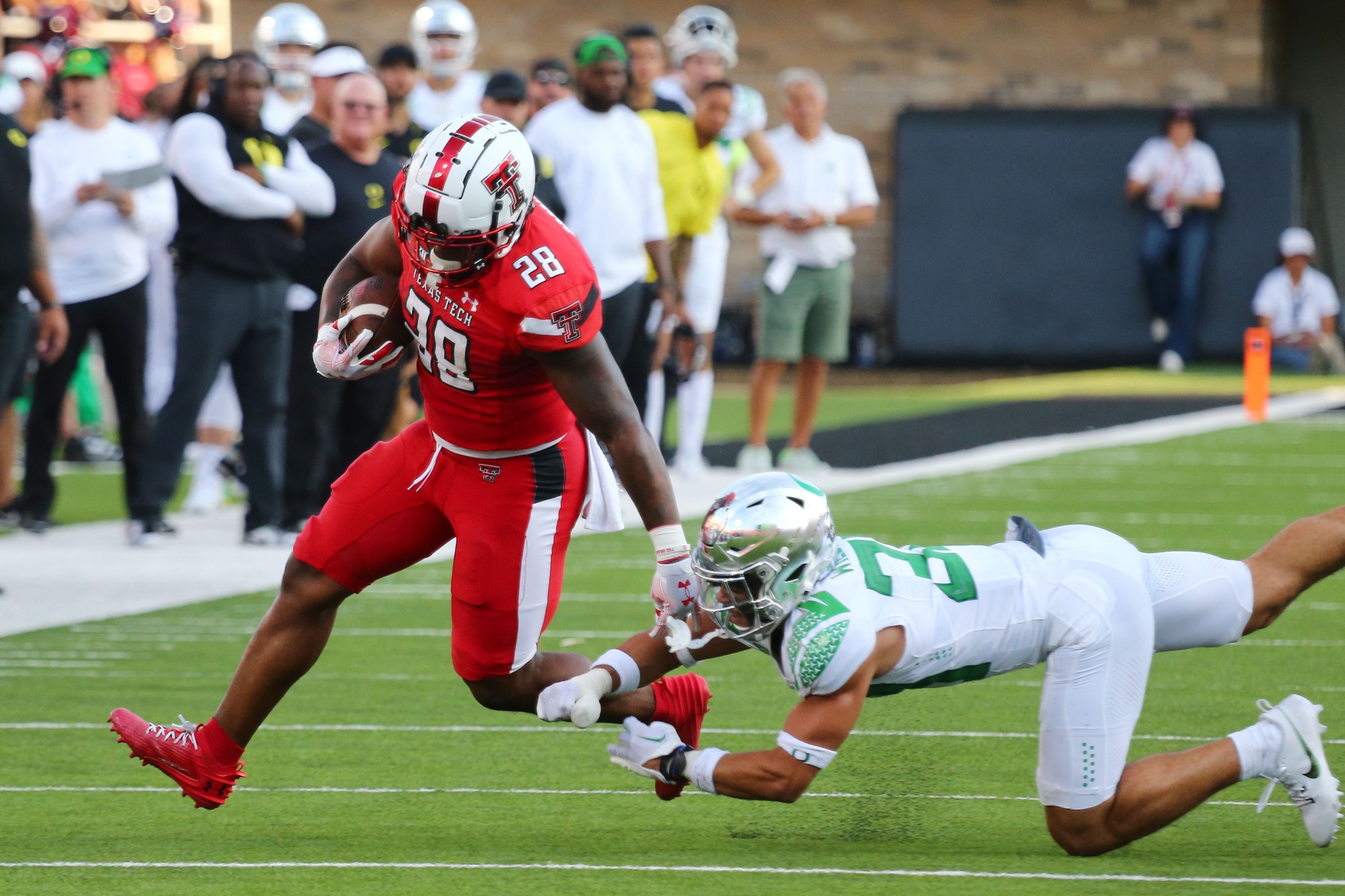 College football odds, picks, predictions for Week 5: Texas-Kansas