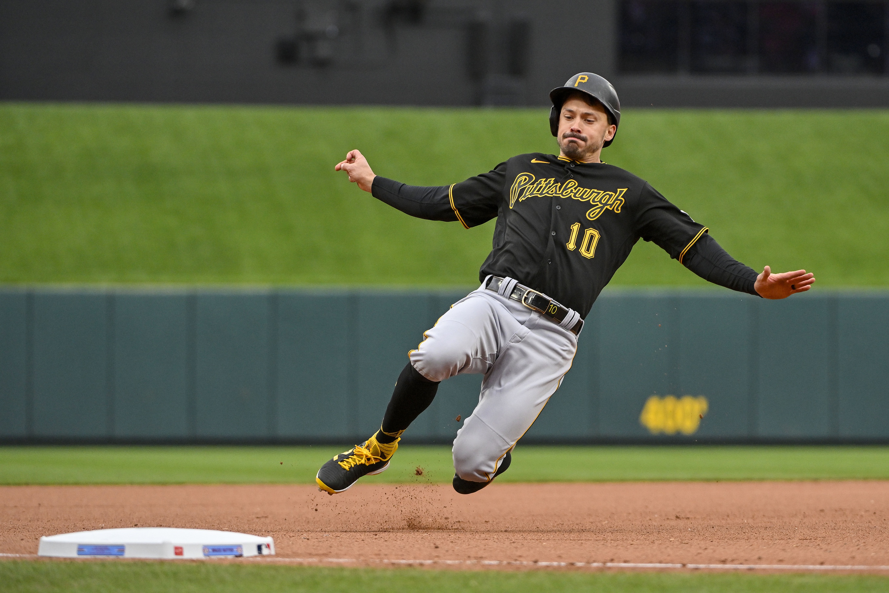 Los Angeles Dodgers vs Pittsburgh Pirates Prediction, 4/26/2023 MLB Picks, Best Bets & Odds