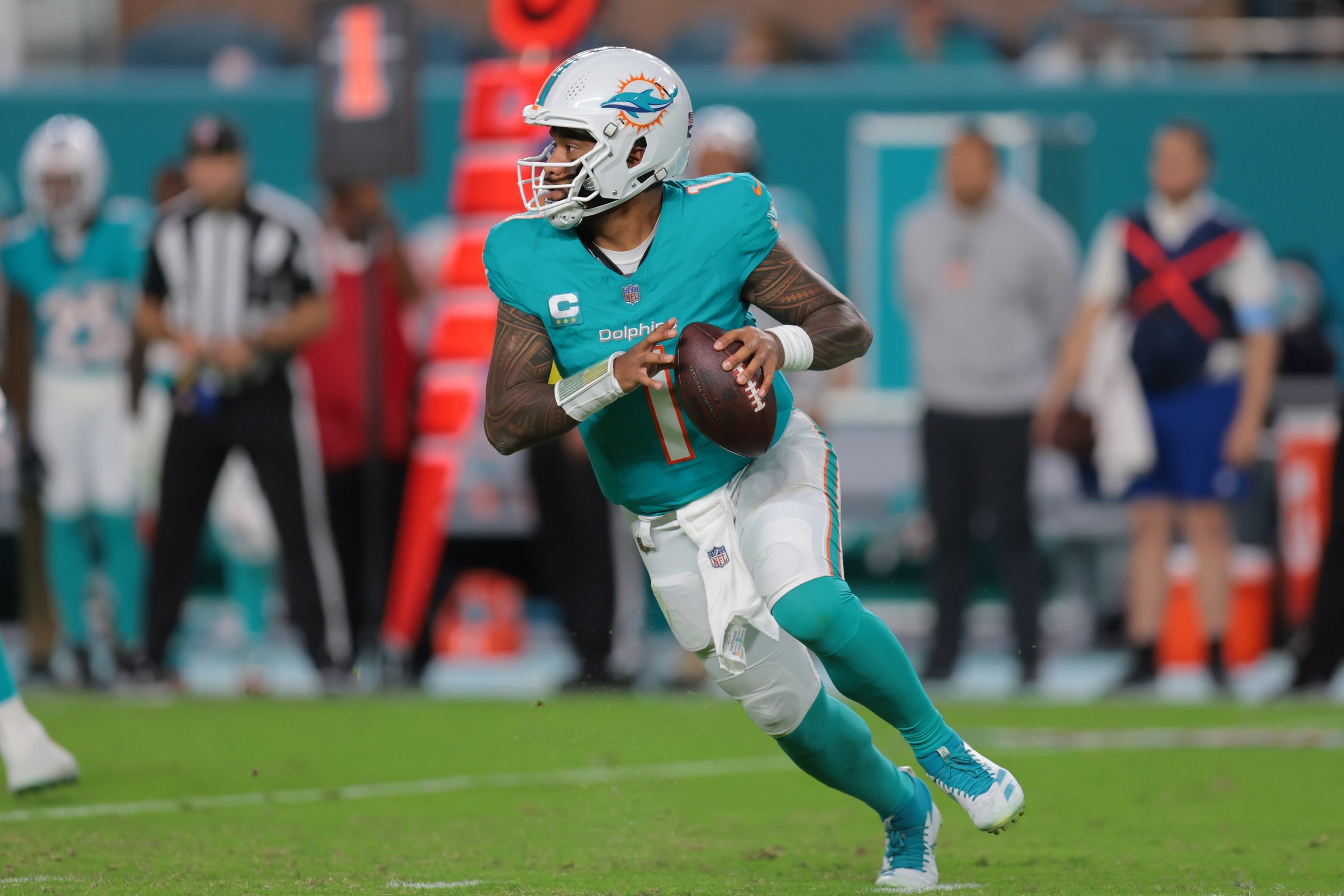 NFL survivor pool picks Week 17 Tua Tagovailoa Miami Dolphins