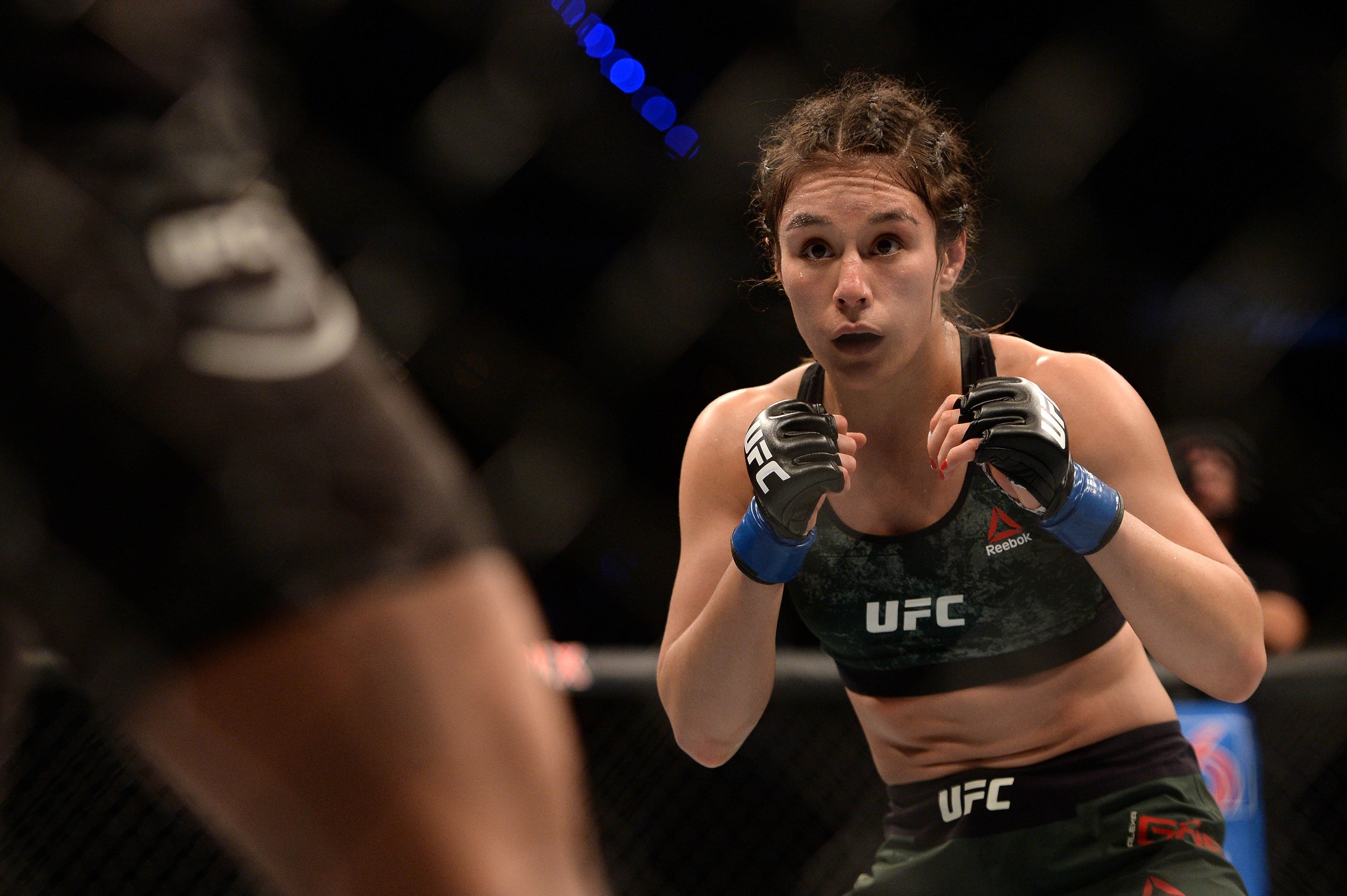 Alexa Grasso vs Viviane Araujo Pick, 10/15/2022 Predictions UFC Vegas 62 Odds